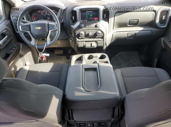 3GCPYDEK8NG184891 2022 CHEVROLET SILVERADO Серебряный Вид панели приборов