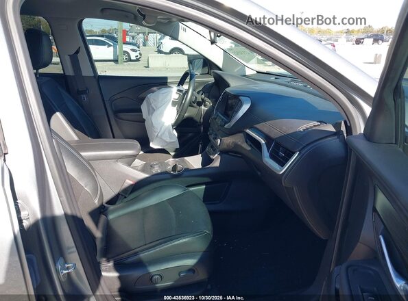 3GKALVEG7PL109099 2023 GMC TERRAIN Серебряный Вид салона спереди