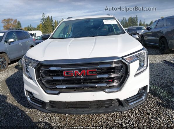 3GKALYEGXPL252677 2023 GMC TERRAIN Белый Вид задней части салона