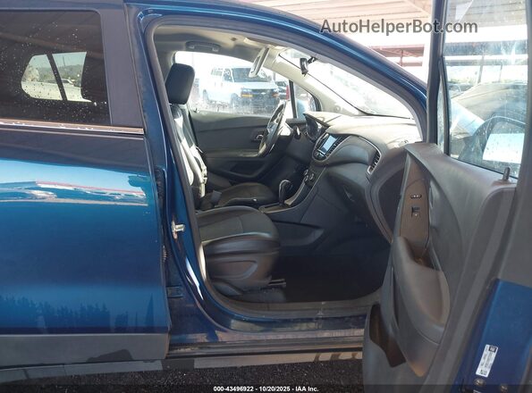 3GNCJLSB5LL110146 2020 CHEVROLET TRAX Blue Front interior view