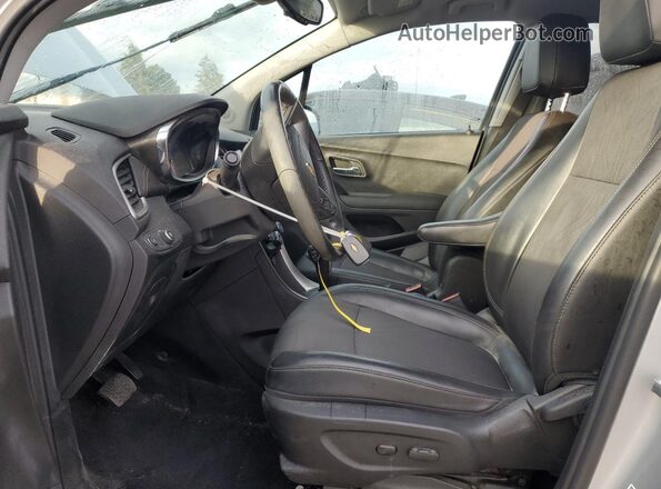 3GNCJLSB6LL311067 2020 CHEVROLET TRAX Silver Вид салону спереду