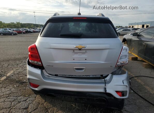 3GNCJLSB6LL311067 2020 CHEVROLET TRAX Silver Вид ззаду