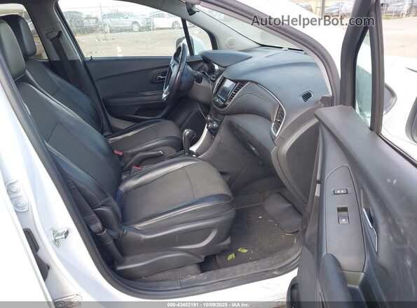 3GNCJLSB7LL122766 2020 CHEVROLET TRAX White Вид салону спереду