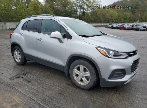 3GNCJLSB7LL310509 2020 CHEVROLET TRAX Silver Delantero derecho