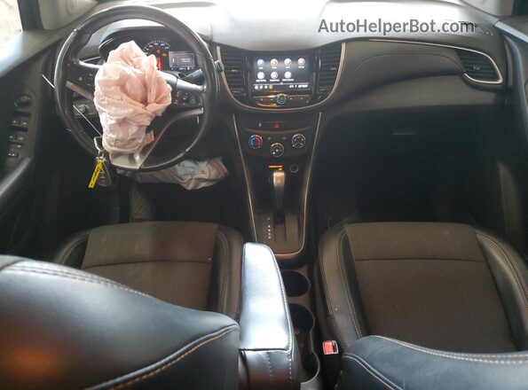 3GNCJPSB8LL153239 2020 CHEVROLET TRAX Red Dashboard view