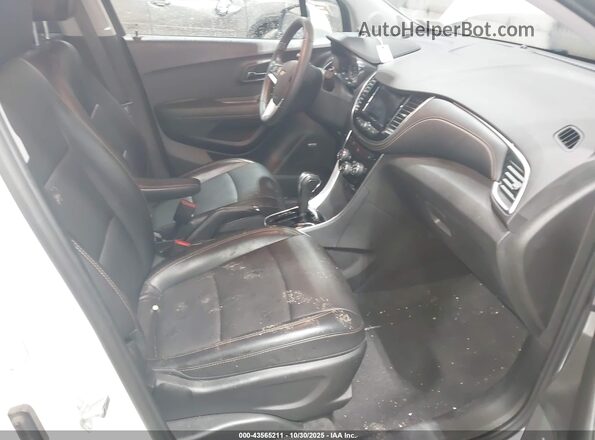 3GNCJRSB9LL135683 2020 CHEVROLET TRAX White Widok wnętrza z przodu