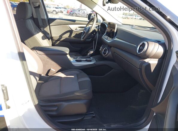 3GNKBCR45RS243729 2024 CHEVROLET BLAZER White Widok wnętrza z przodu