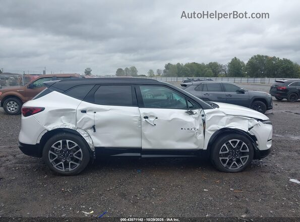 3GNKBERS8RS191104 2024 CHEVROLET BLAZER White Widok wnętrza z tyłu
