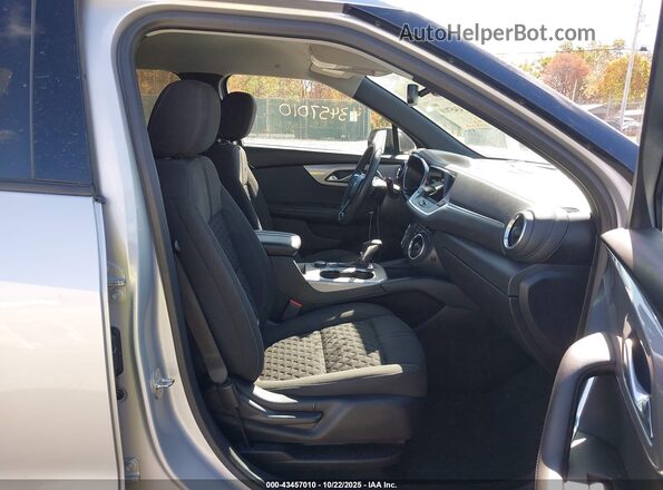 3GNKBHR48MS583933 2021 CHEVROLET BLAZER Silver Front interior view