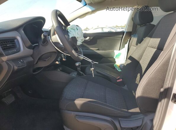 3KPA24AB4JE097119 2018 KIA RIO Белый 