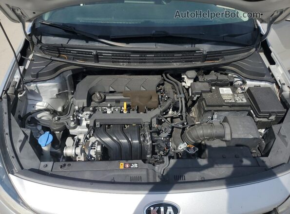 3KPA24AD0LE336590 2020 KIA RIO Silver Rear interior view