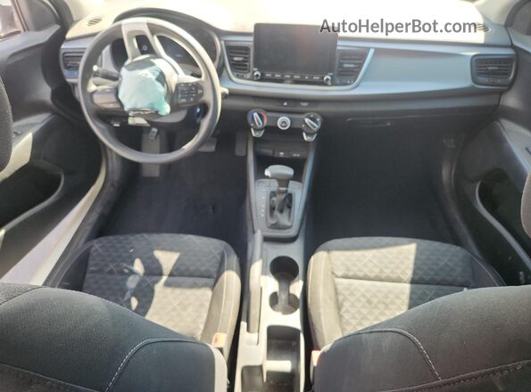 3KPA24AD0PE537539 2023 KIA RIO White Widok deski rozdzielczej