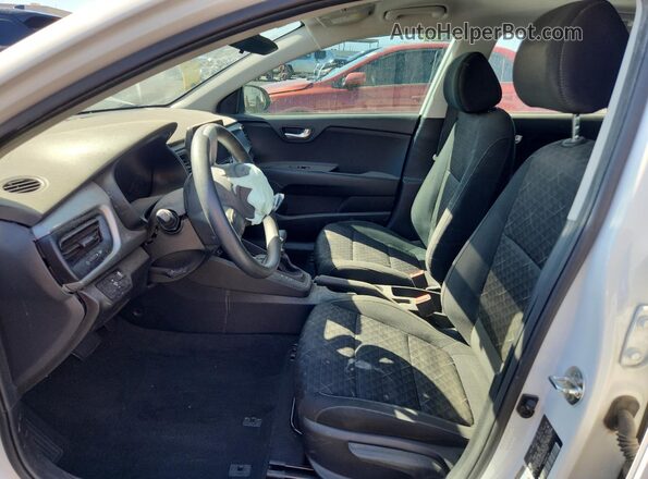 3KPA24AD0PE537539 2023 KIA RIO White Widok wnętrza z przodu