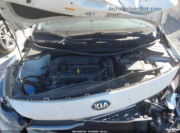 3KPA24AD1ME366683 2021 KIA RIO White უკანა ხედი