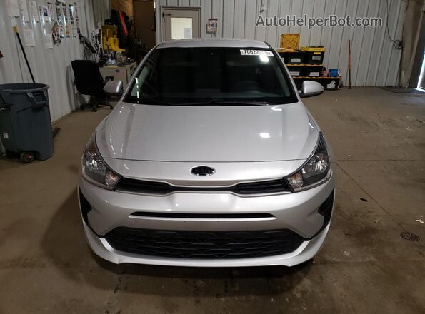 3KPA24AD1ME401321 2021 KIA RIO Серебряный Вид спереди