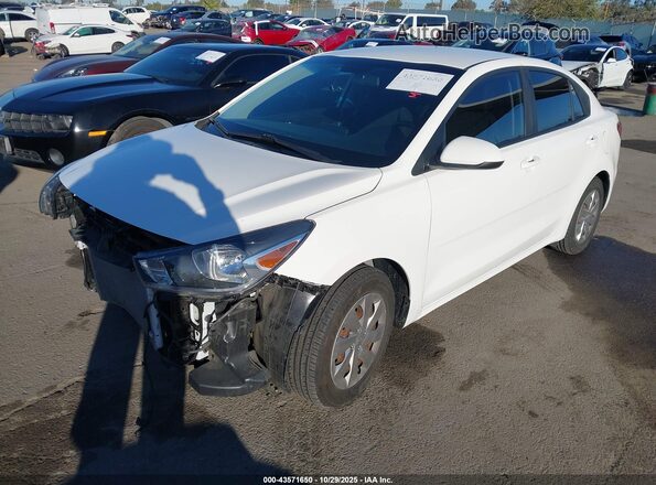 3KPA24AD2LE273704 2020 KIA RIO White Առջևի ձախ երեք քառորդ տեսարան