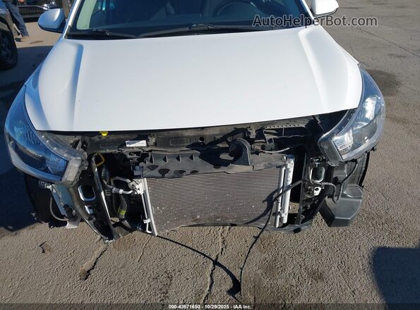 3KPA24AD2LE273704 2020 KIA RIO White Դիմացի տեսք