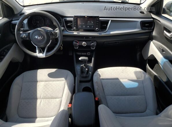 3KPA24AD2LE275002 2020 KIA RIO Серебряный Вид панели приборов