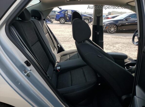 3KPA24AD2LE282144 2020 KIA RIO Silver Vista de los asientos traseros