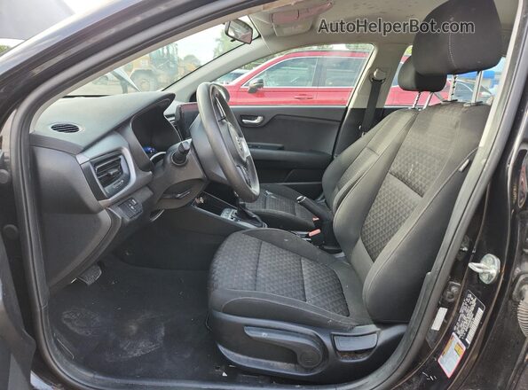 3KPA24AD2ME381841 2021 KIA RIO Черный Вид салона спереди