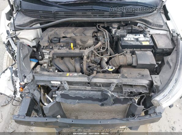 3KPA24AD3NE458640 2022 KIA RIO White Հետևի տեսք