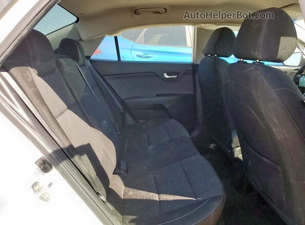 3KPA24AD4LE293789 2020 KIA RIO White უკანა სავარძლების ხედი