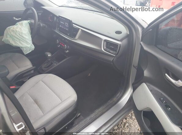 3KPA24AD4NE504783 2022 KIA RIO Silver Вид салону спереду