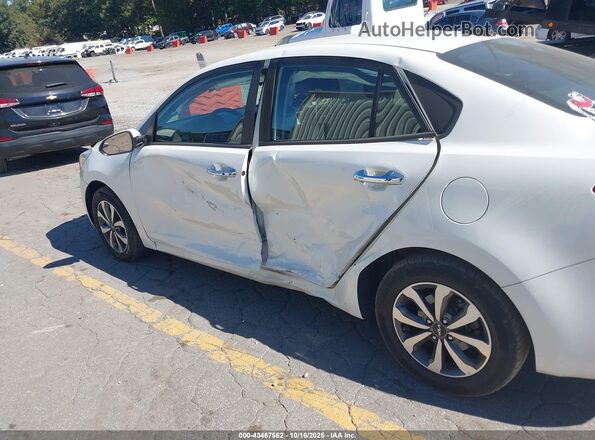 3KPA24AD5NE466464 2022 KIA RIO Белый Вид спереди