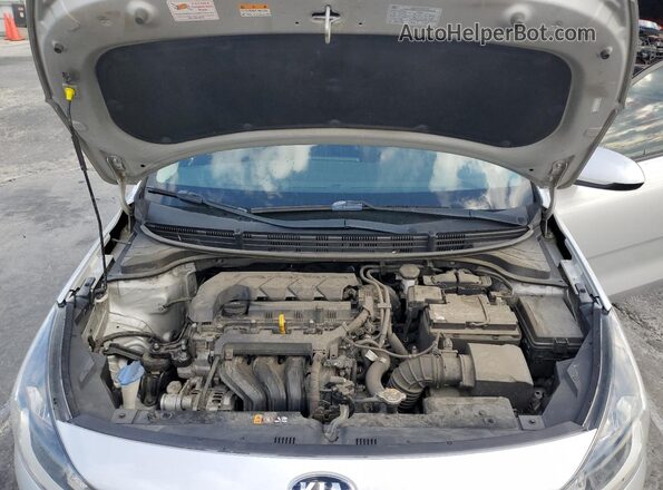 3KPA24AD6LE334634 2020 KIA RIO Серебряный Вид задней части салона