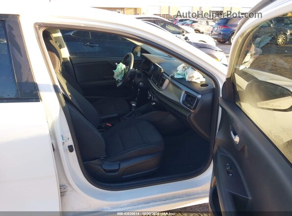 3KPA24AD7NE493620 2022 KIA RIO White Vista interior delantera