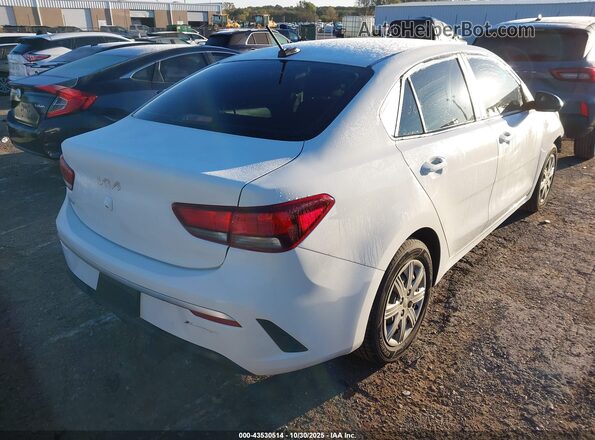 3KPA24AD7NE493620 2022 KIA RIO White Trasero derecho