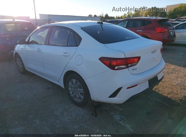3KPA24AD7NE493620 2022 KIA RIO White Trasero izquierdo