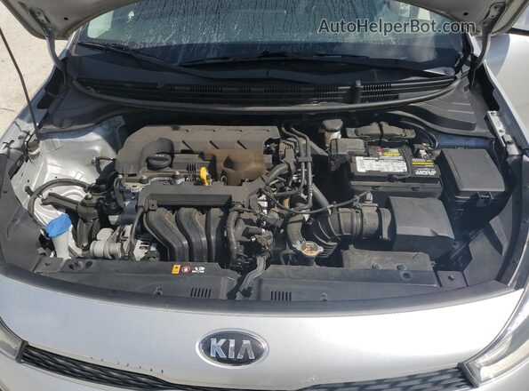 3KPA24AD8LE298705 2020 KIA RIO Silver Widok wnętrza z tyłu