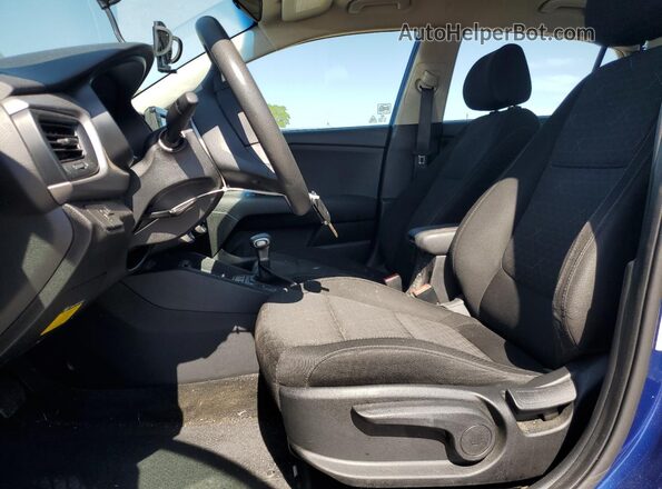 3KPA24AD9LE286627 2020 KIA RIO Blue Widok wnętrza z przodu