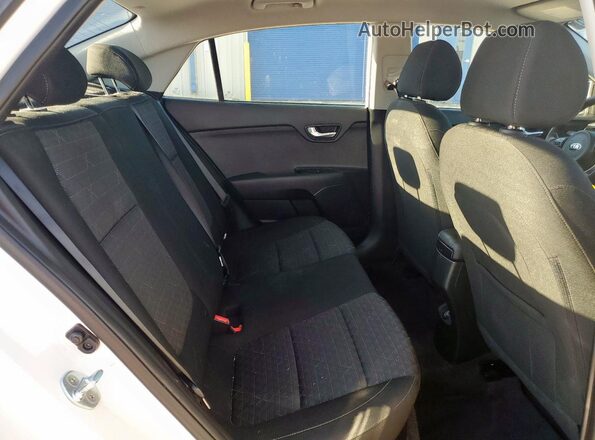 3KPA24AD9ME384963 2021 KIA RIO White Вид задніх сидінь