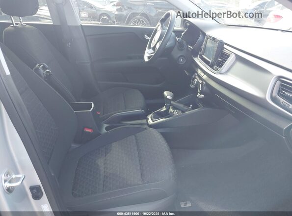 3KPA24ADXLE256407 2020 KIA RIO Silver Вид салону спереду
