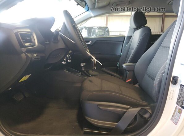 3KPA24ADXLE275460 2020 KIA RIO White Front interior view
