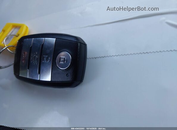 3KPA25AD4PE541048 2023 KIA RIO 5-DOOR Gray Vista del salpicadero