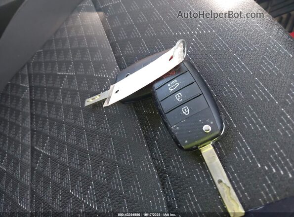3KPA25AD5LE348210 2020 KIA RIO 5-DOOR Красный Вид панели приборов