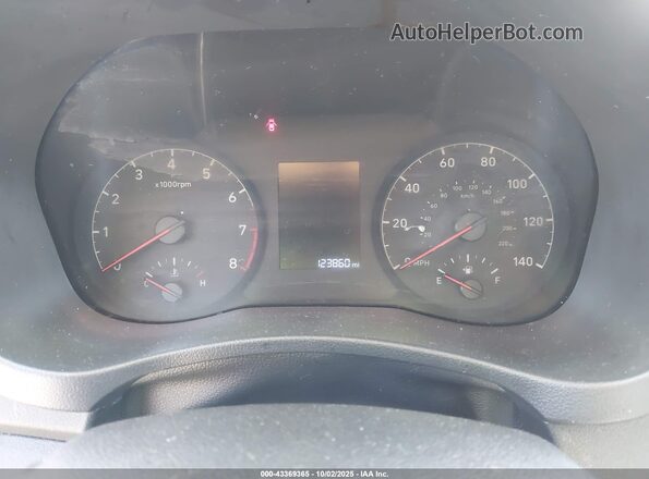 3KPC24A33JE015446 2018 HYUNDAI ACCENT Красный Вид задних сидений