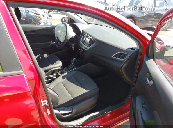 3KPC24A33JE015446 2018 HYUNDAI ACCENT Красный Вид салона спереди
