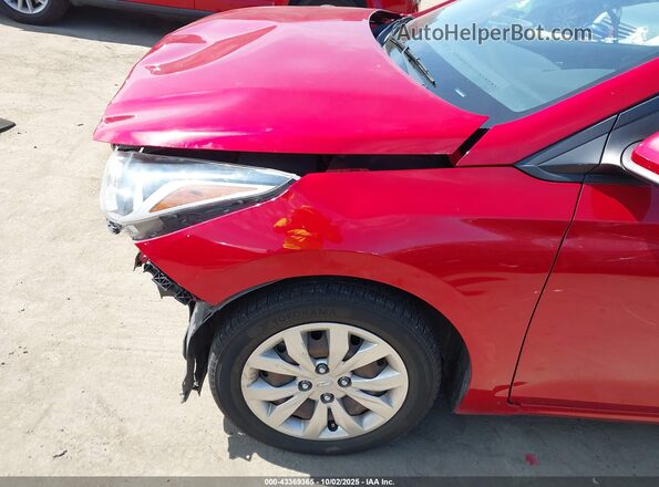3KPC24A33JE015446 2018 HYUNDAI ACCENT Красный Вид спереди