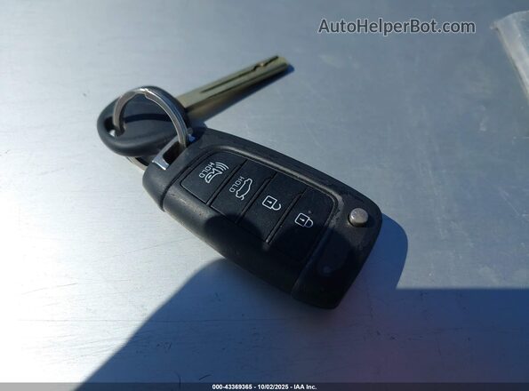 3KPC24A33JE015446 2018 HYUNDAI ACCENT Красный Вид панели приборов