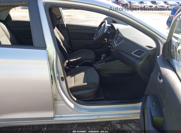 3KPC24A3XKE073264 2019 HYUNDAI ACCENT Серебряный Вид салона спереди