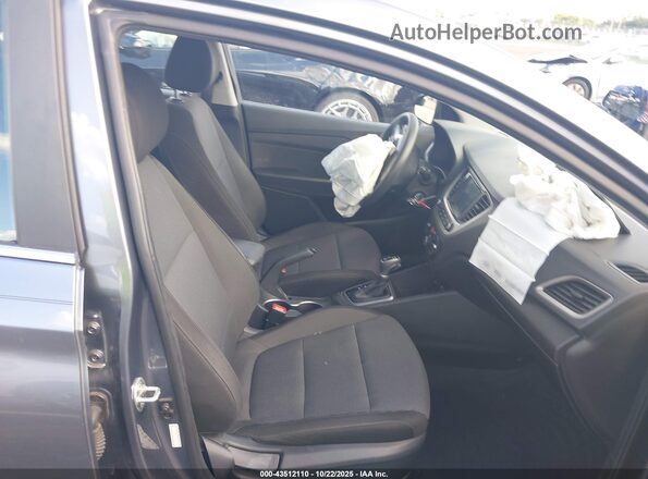 3KPC24A61LE111671 2020 HYUNDAI ACCENT Light Blue Вид салону спереду