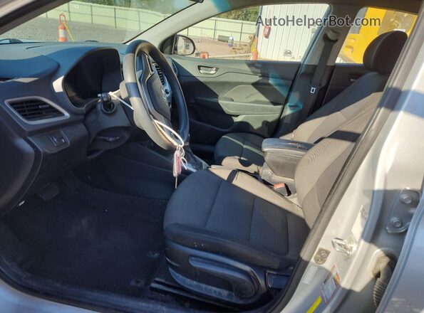 3KPC24A62LE115809 2020 HYUNDAI ACCENT Silver Սալոնի դիմացի տեսք