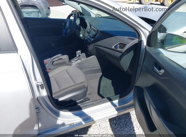 3KPC24A67ME136589 2021 HYUNDAI ACCENT Silver Vista interior delantera
