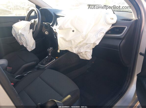 3KPC24A6XLE108249 2020 HYUNDAI ACCENT Silver Front interior view