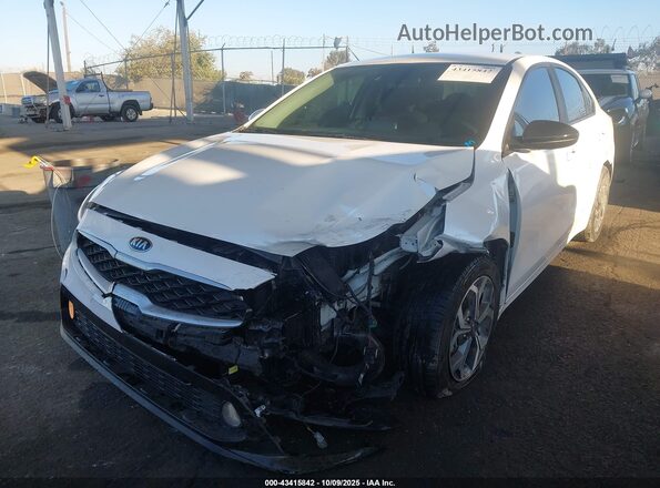3KPF24AD0ME411280 2021 KIA FORTE White Front left