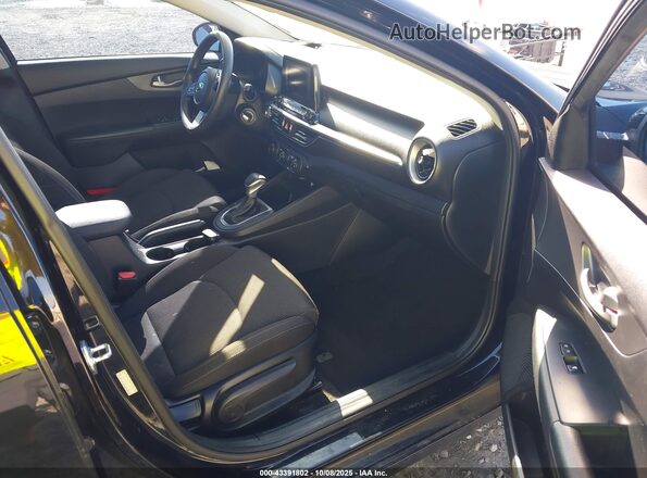 3KPF24AD1LE241722 2020 KIA FORTE Black Front interior view
